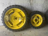 Комплект 4 бр. тесни гуми с джанти за редови обработки - John Deere (230/95-32 - 230/95-48) en