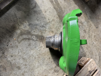 Final Drive Knuckle, Left-Hand for ILS axle - John Deere 8R, 8020, 8030