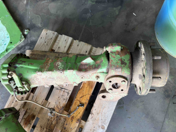 Ръкав за преден мост с лява крайна предавка (втора употреба) - John Deere 3215, 3415, 3220, 3420